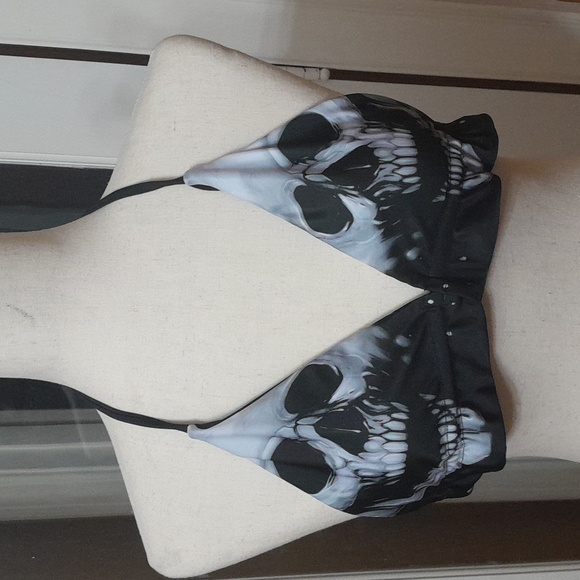 Black and white skull bathing suit - Picture 2 of 3
